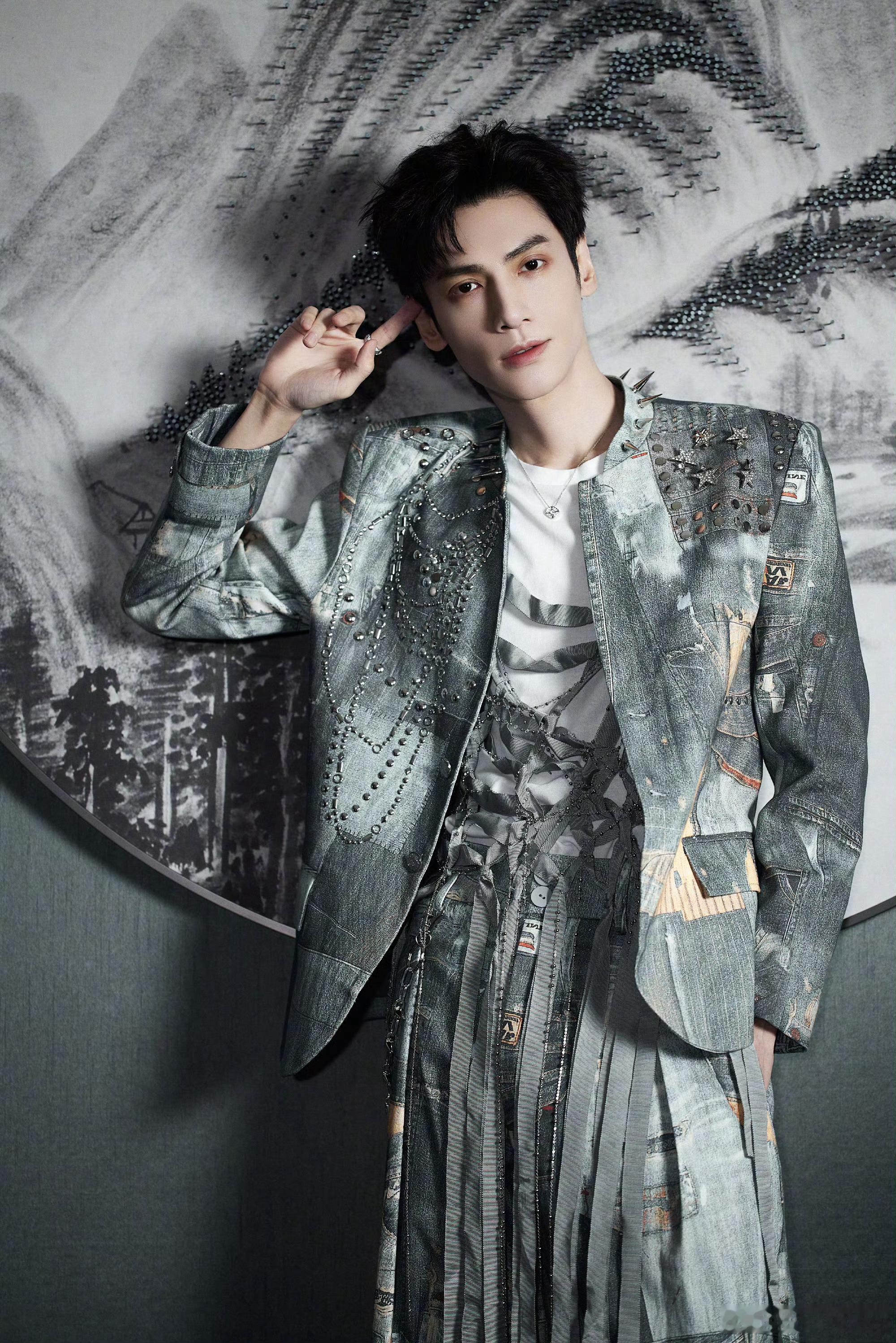 2026第1天听罗云熙唱歌大明星年底活动真多，昨天跨年今天又有！粉丝好爽！ 