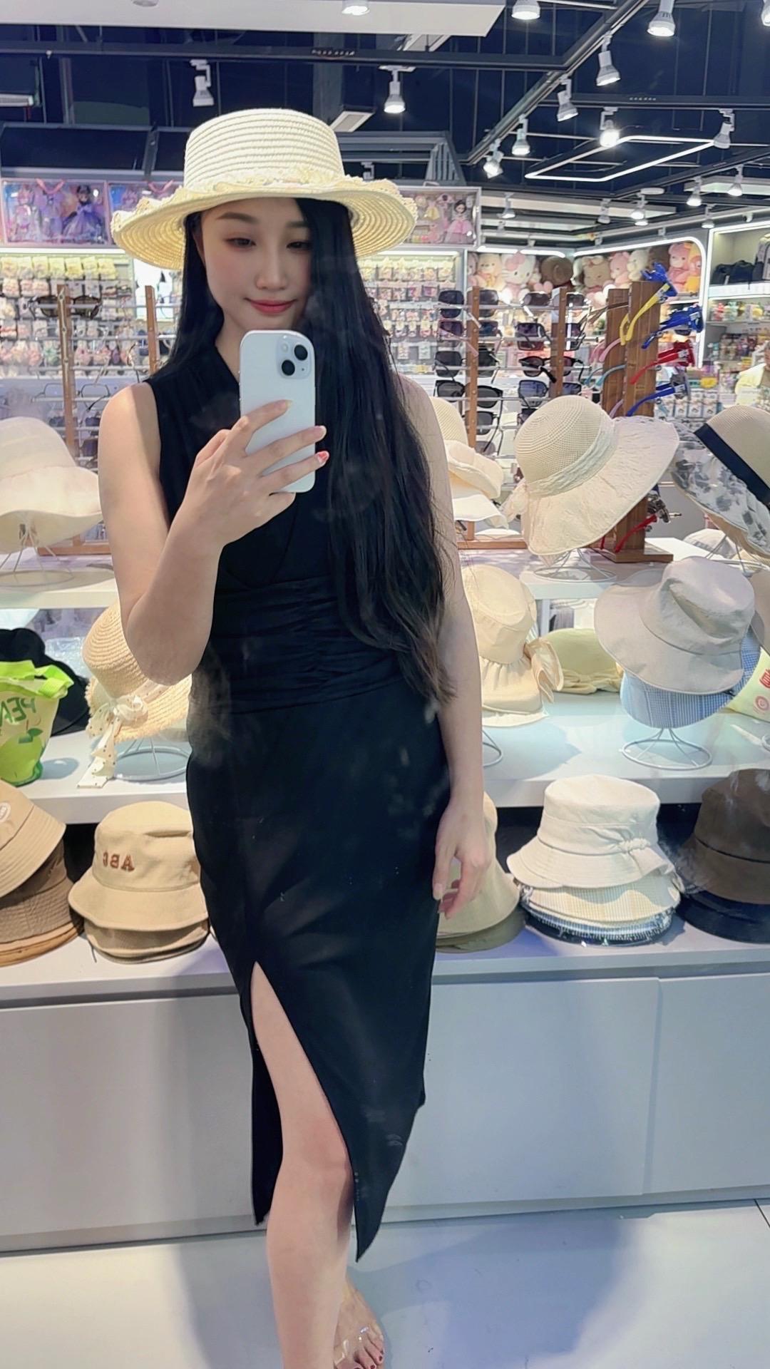年轻的时候，爱上什么都不为过，成熟了以后，放弃一切都可以理解。每个人终其一身都在