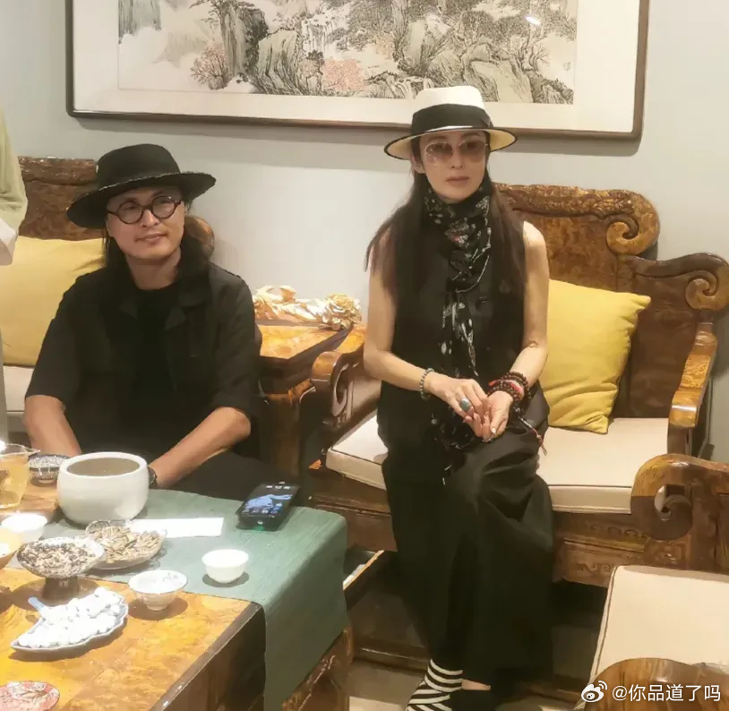 和向华胜、汪雨等大佬谈过恋爱的张敏，人到中年后不再热衷豪门，反而选择了一位比自己