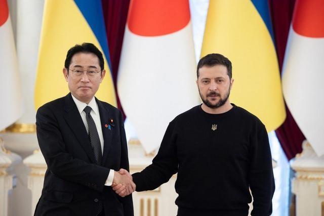 这下不只是东亚各国看懂了，全球也都猛然觉出不对劲了，眼看日本披了一层皇帝的新衣，