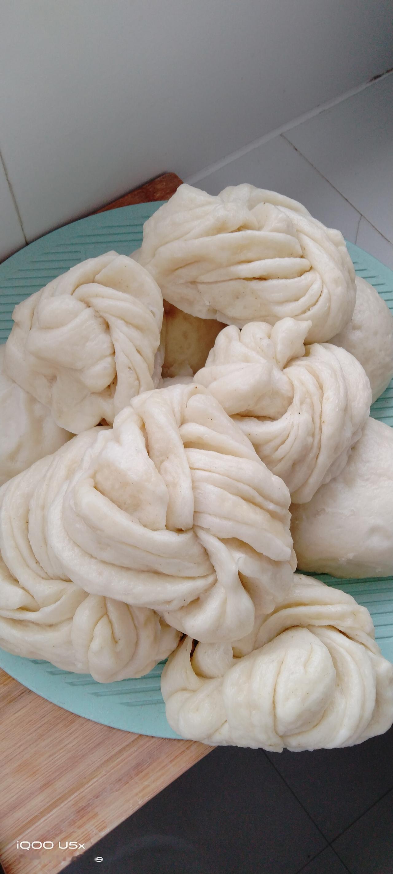 外孙女今年一年级，每天她妈妈三顿饭，都是大米饭，孩子总吃也不好，我给蒸一锅花卷，