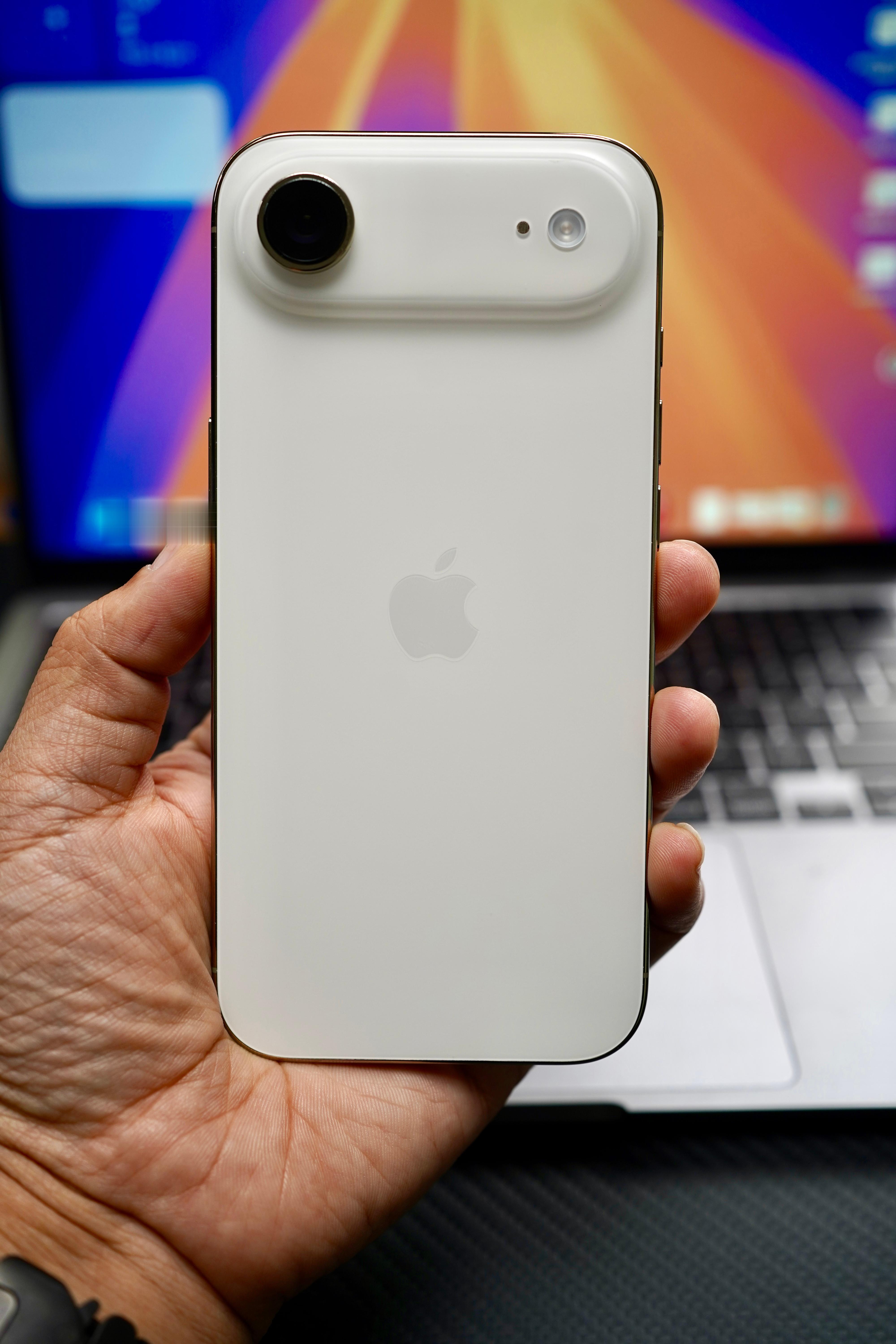 陆陆续续收了两台iPhone Air，国行、无锁都有，成色好状态猛，卖了卖了。 