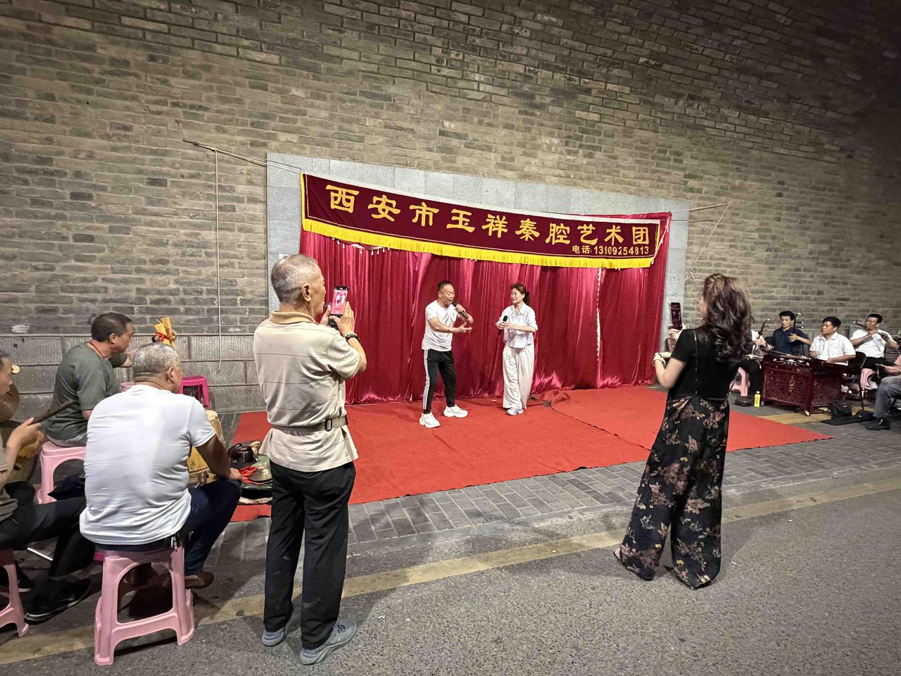 昨天晚上，几位西安玉祥秦腔艺术团的优秀老演员，向观众们，奉献了一台高水准的公益纳