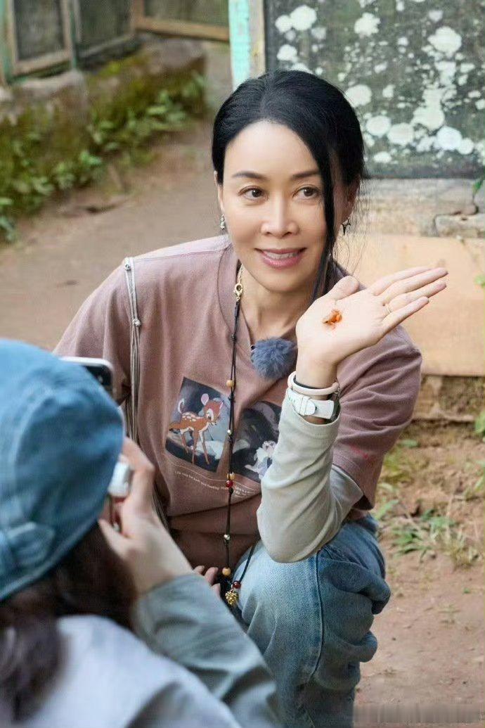 陈数 渴望被那英夸奖的小孩陈数在那英面前也太像求夸的小屁孩了吧！吃完就哼“叮叮叮