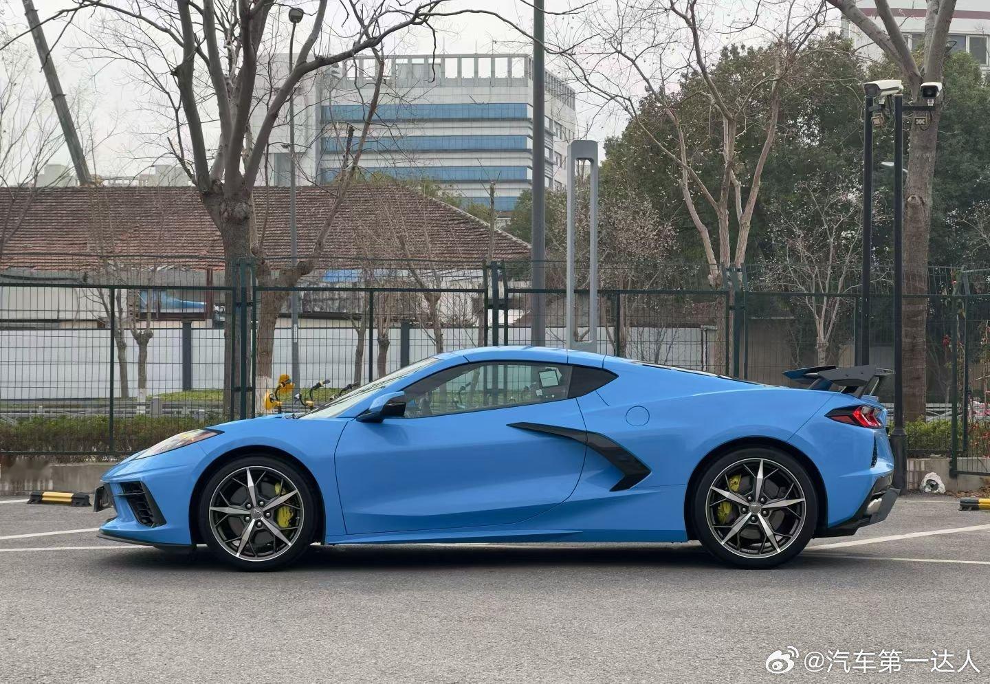 科尔维特C8敞篷版(手动拆卸式敞篷） 高定版配色与配置 