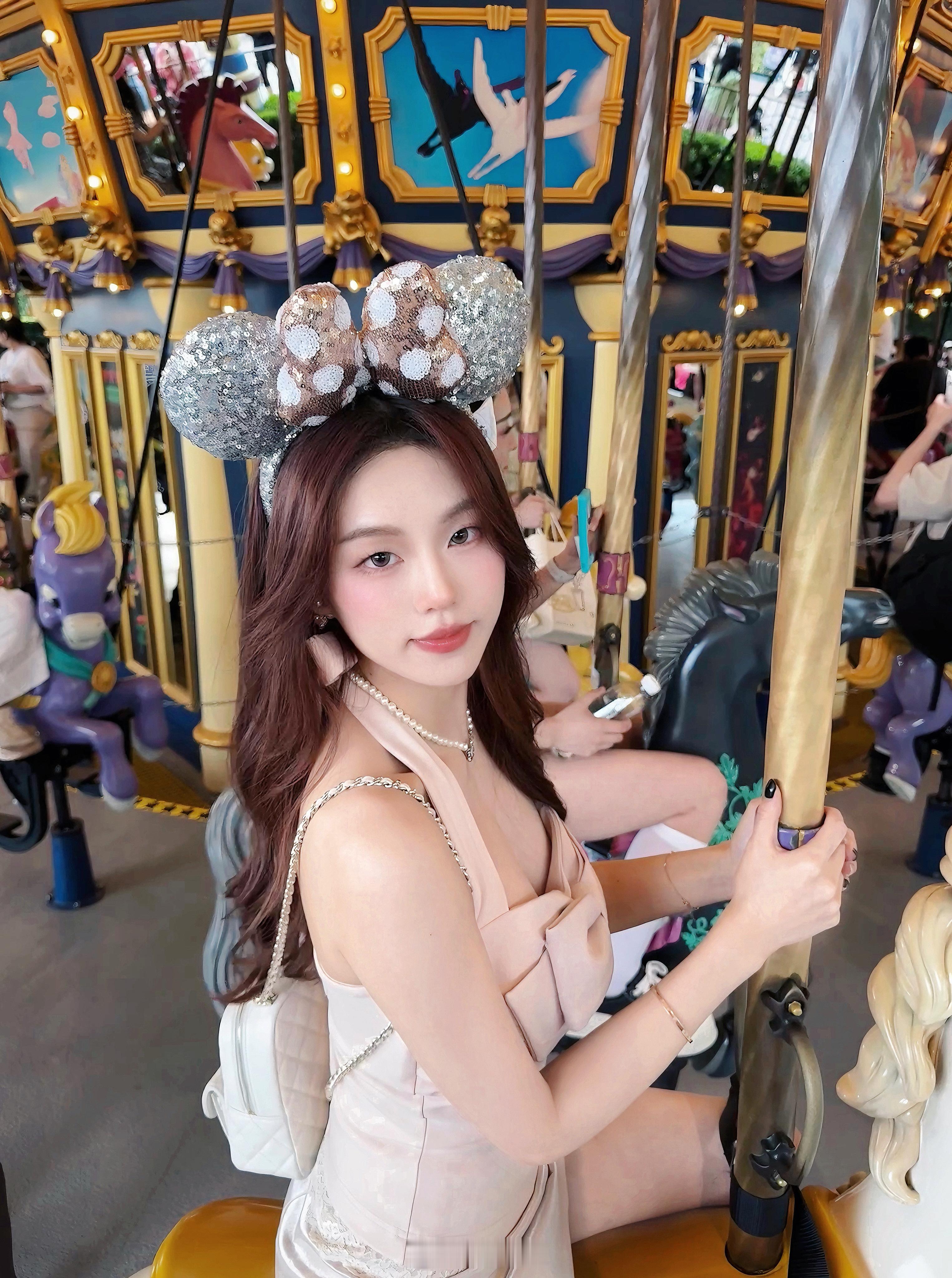 𝑫𝒊𝒔𝒏𝒆𝒚𝒍𝒂𝒏𝒅˚‧🎀₊⁺💓 ♡̶₊⁺⑉🎢 ​​​