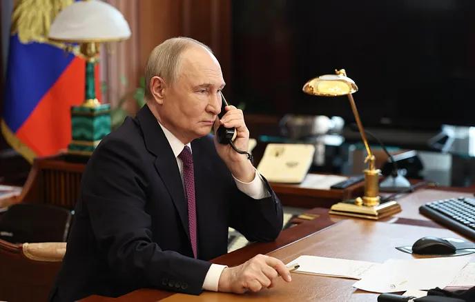 普京与帕希尼扬通电话
 
俄罗斯与亚美尼亚两国领导人讨论了双边关系进一步发展的各