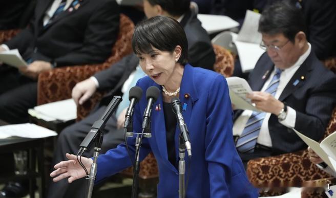 日本《朝日新闻》报道称，高市早苗在7日众议员预算委员会答辩前，凌晨3时进入首相官