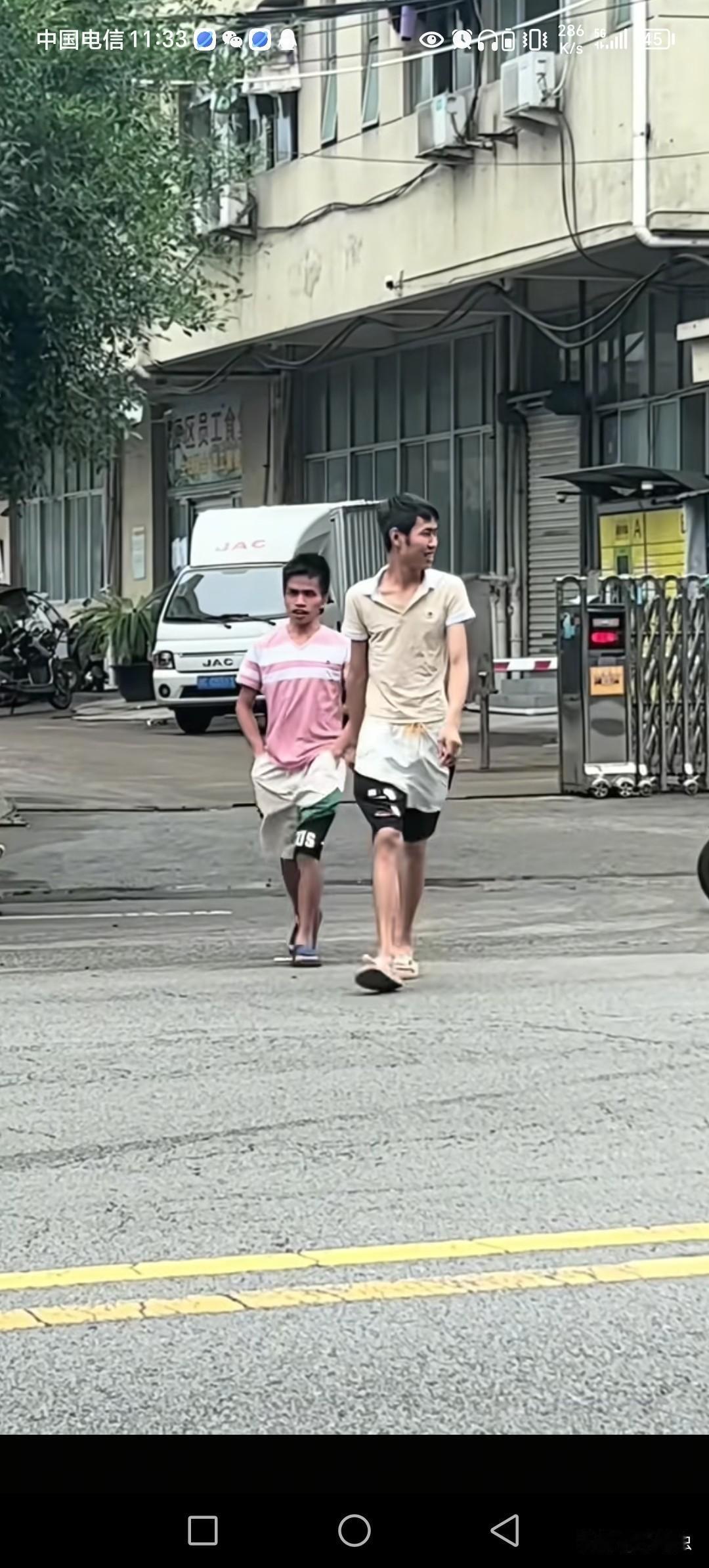 网红金蝉子老表去世了。
游泳溺亡了，真没想到太突然了。