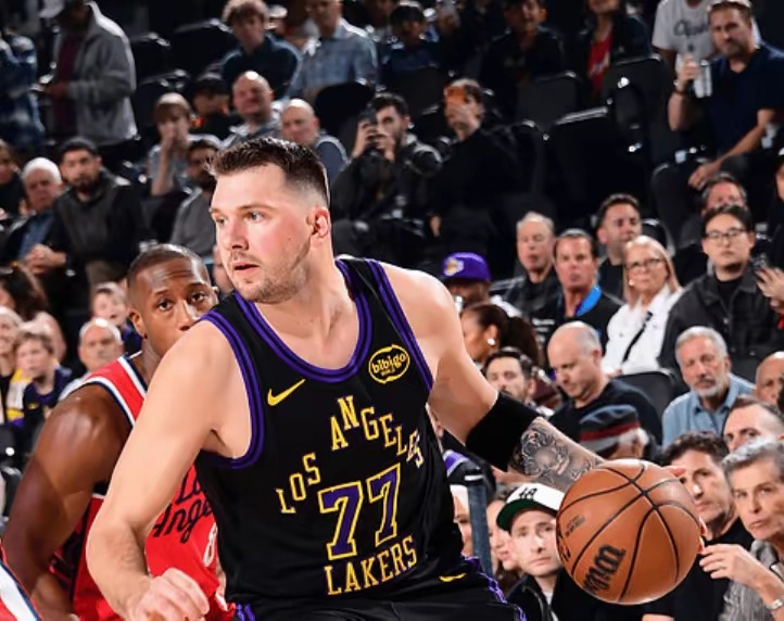 东契奇空砍32+11+8准三双，湖人憾负快船，伦纳德复出24+5湖人vs快船卢卡