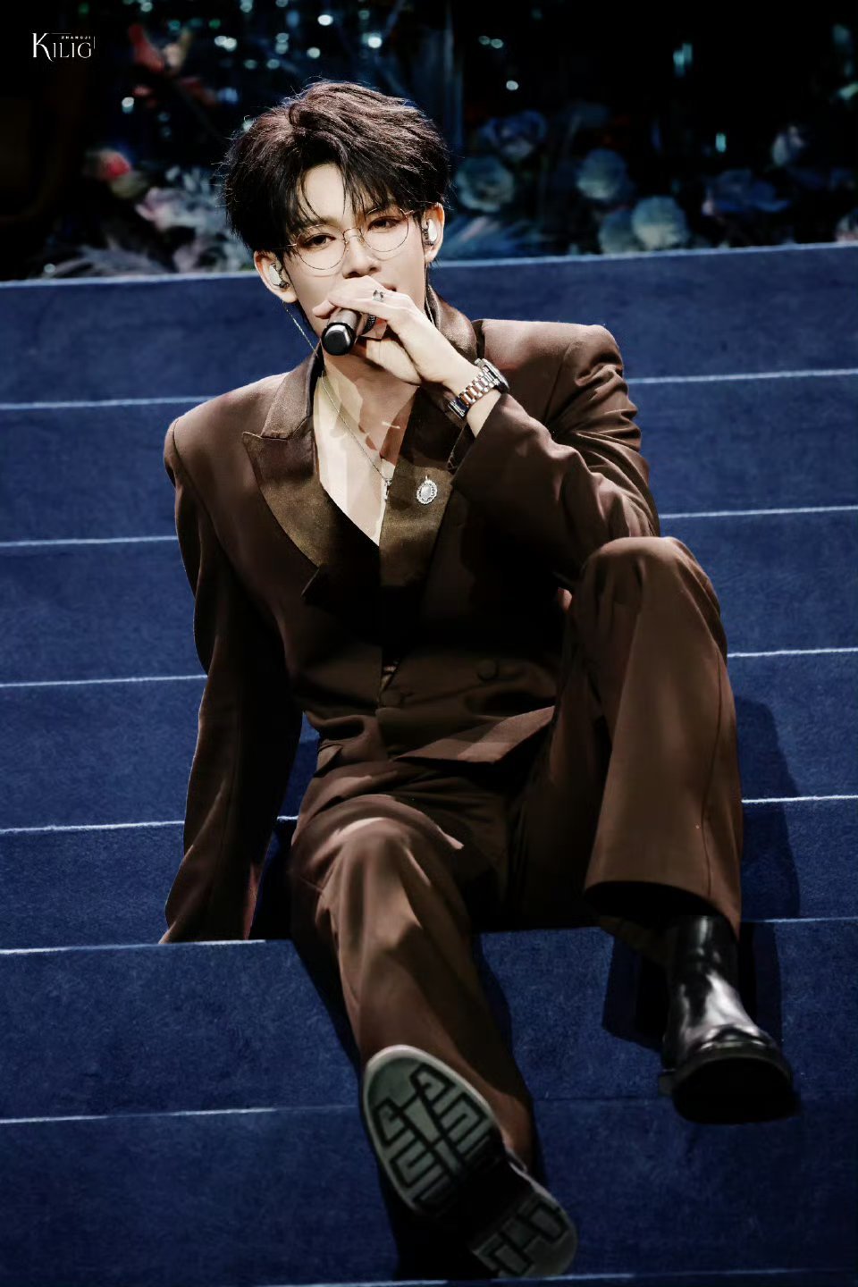 张极生日会首唱原创单曲张极直播张极生日会首唱原创单曲，现场和粉丝双向奔赴，温暖又