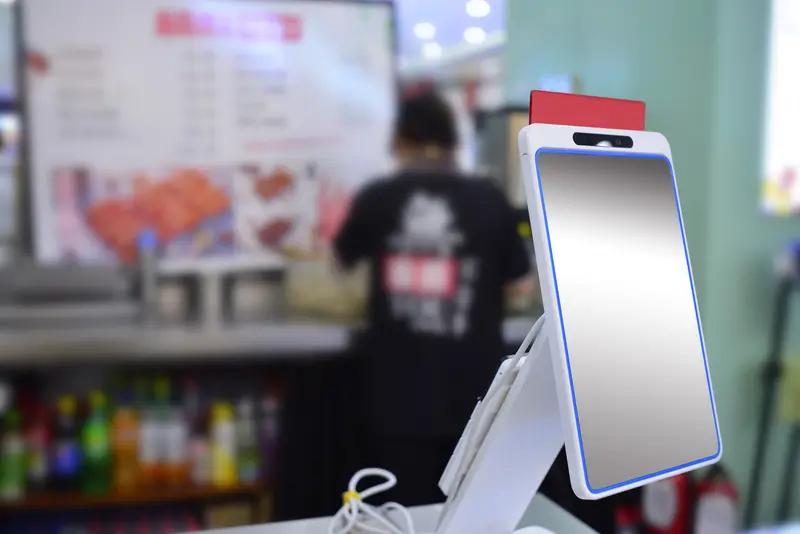 我超支持医保便捷支付！以前去医院看病，光是排队缴费就得三四十分钟，来回折腾人。现