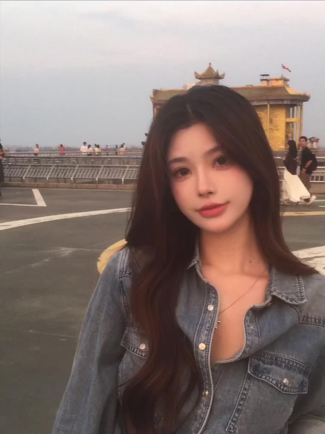 好久没见我了吧 我瘦了 头发也又长了 脾气还是那样