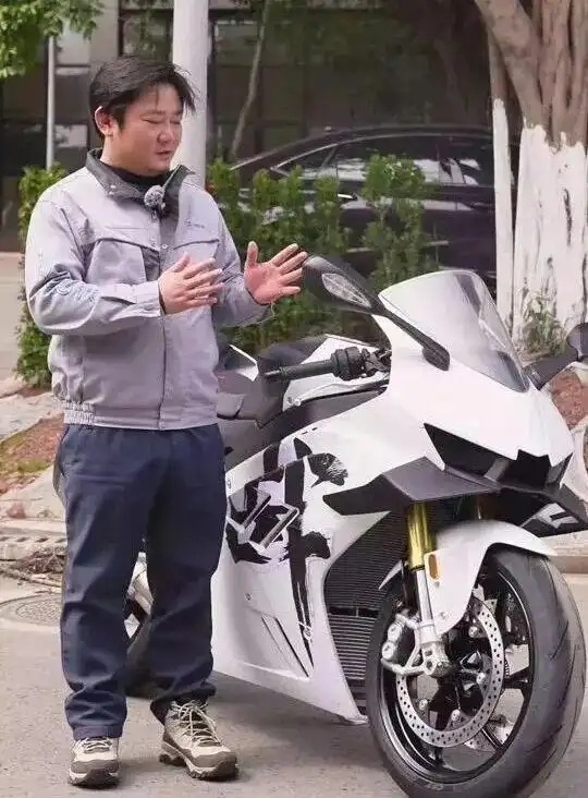 #张雪称不做发动机永远被国外卡脖子#【张雪：没有自主研发的发动机，永远只能做“组