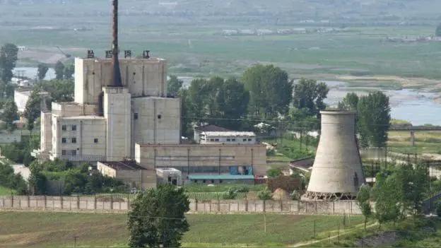 炸还是不炸？
朝鲜拥核!
现在不但是拥核了。有报道称，宁边核设施扩建完成，核武呈