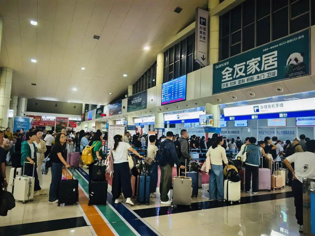 今年8月，伴随暑运出行热度持续高涨，德宏芒市国际机场航空客运市场实现突破性增长，