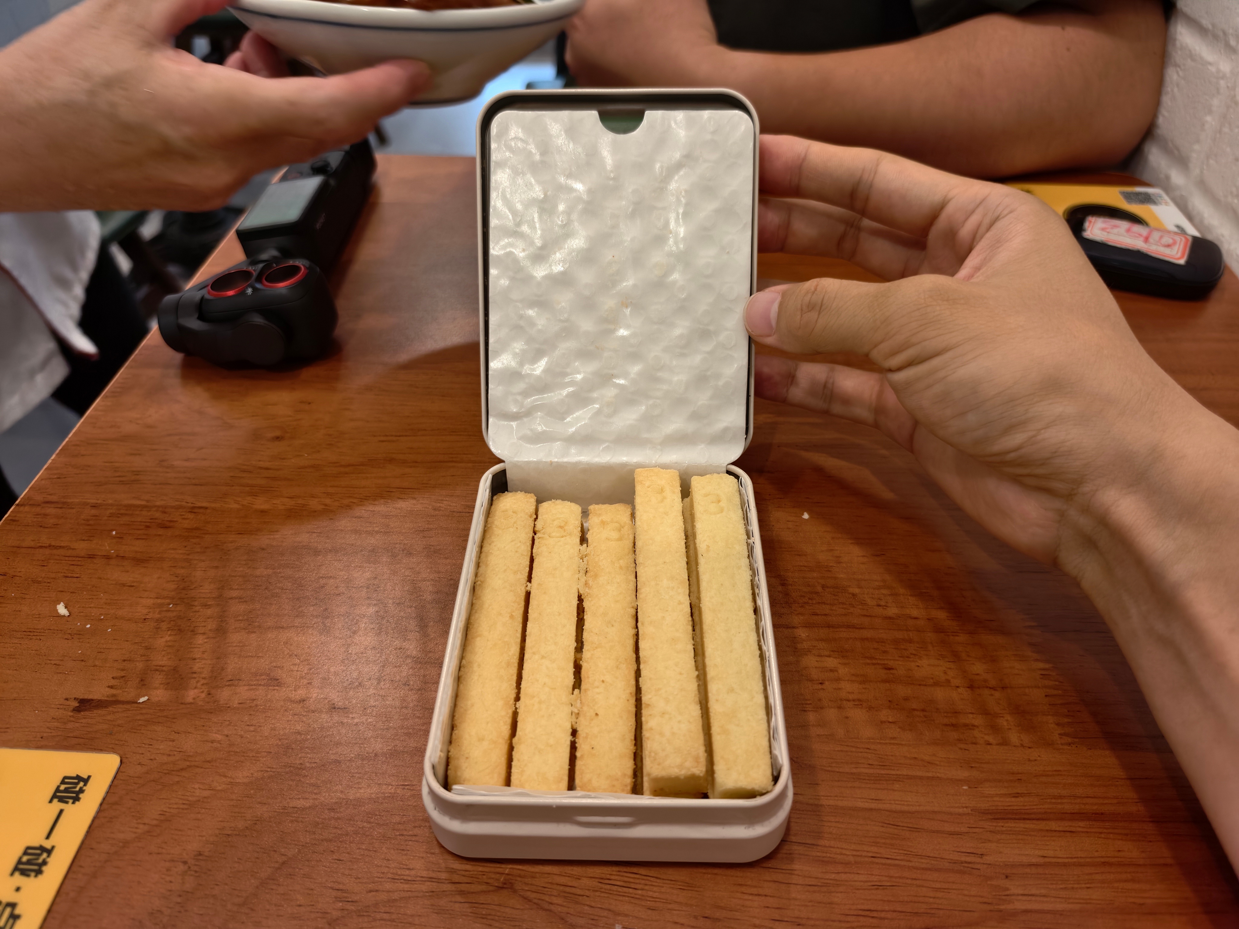 刚喝了一杯 3 立方零下 84 度的杯子冲出来的咖啡。店里点单没有二维码，在 2