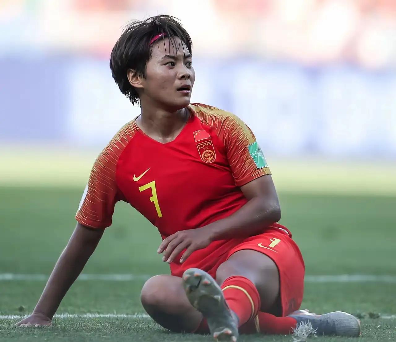 和男足、U23国足一样，中国女足第3分钟就定位球丢球了，陈巧珠禁区侧不远对池笑然