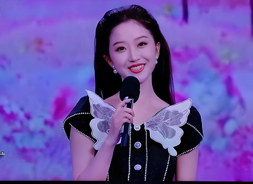 她，39岁，地方台出身，半路出家，却成了今年春晚主会场唯一的新面孔。她凭什么？