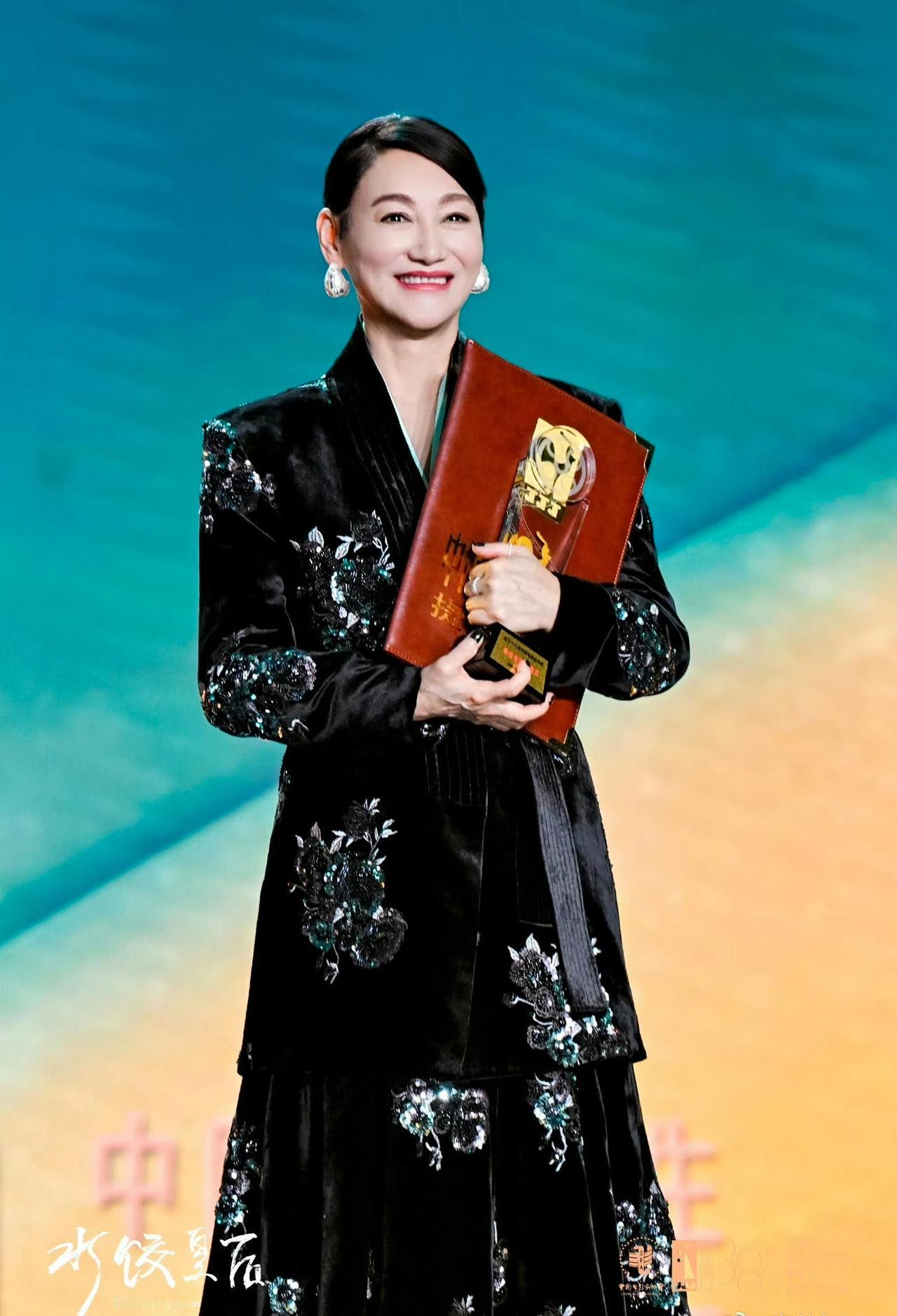 惠英红这次又陪跑，一点儿不稀奇！

虽然她演技吊打钟楚曦，但关键一点是作品质量拖