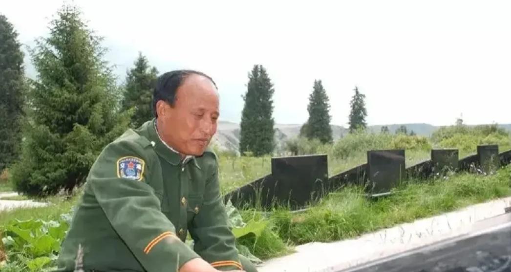 1984年，越战英雄杜海山遭妻子诉至法庭，缘由每月工资70余元，而妻子每月仅得6