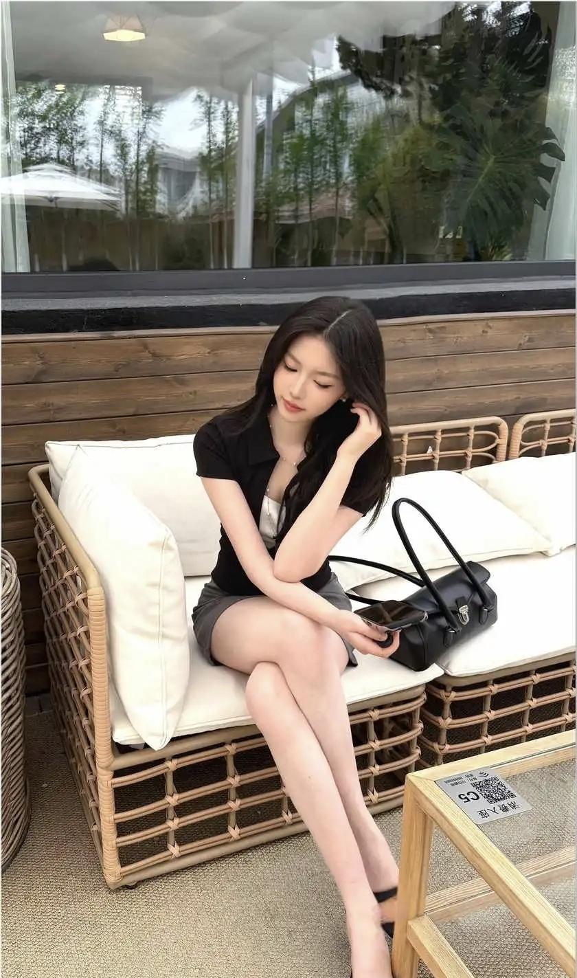 悠闲午后，咖啡馆里的小憩时光🌿📱