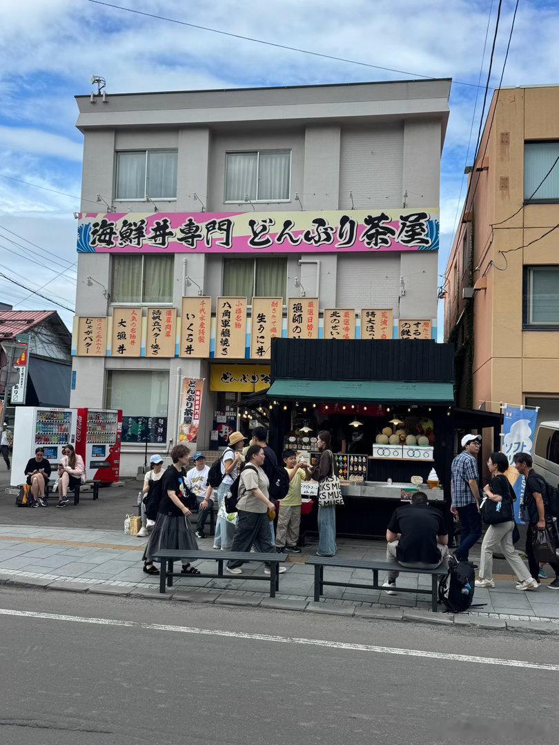 来北海道小樽的大陆游客真不多，听口音韩国旅游团为主，其次是台湾人和香港人，最近半