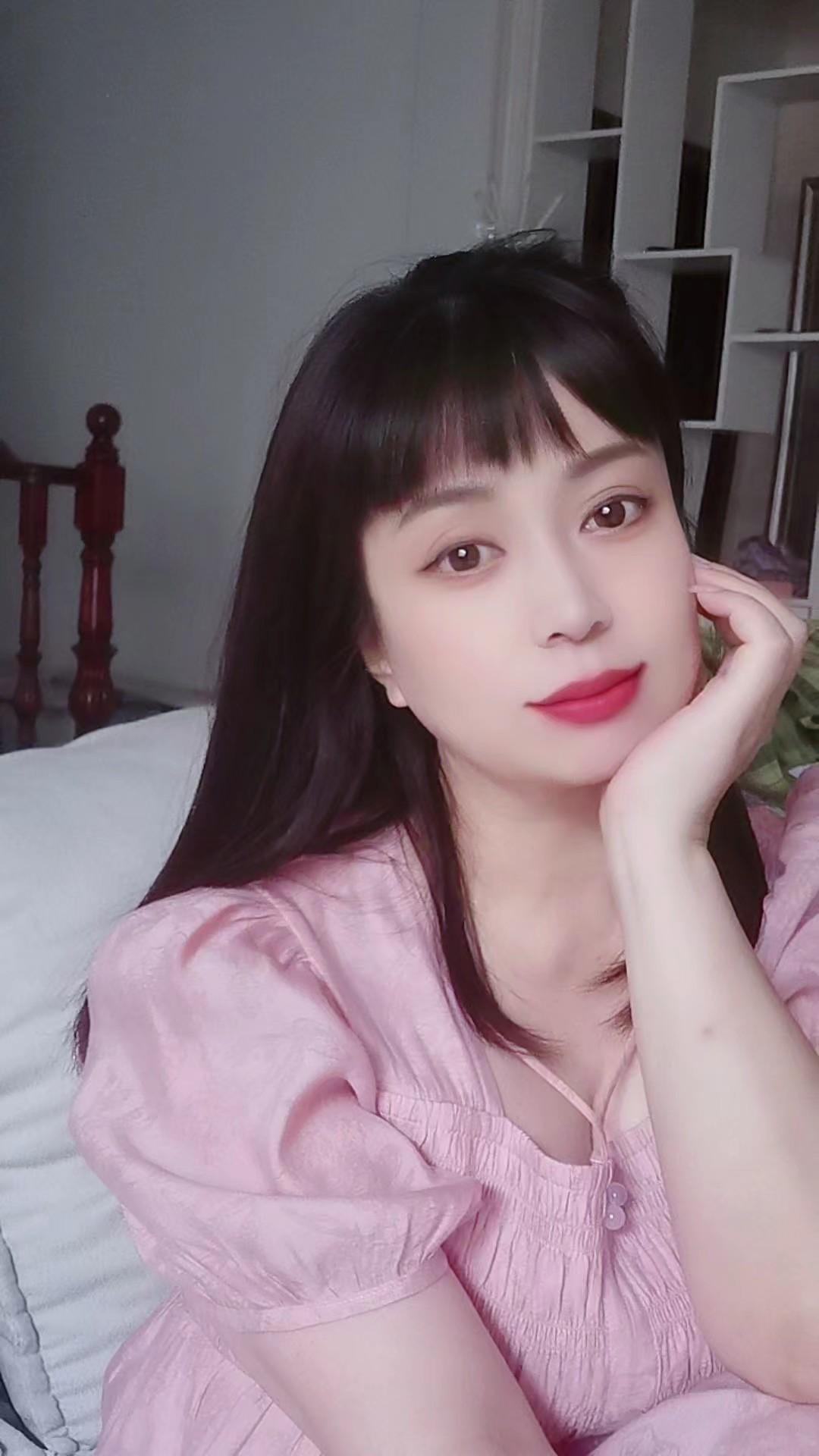 是女儿，却没了妈妈，是母亲，却有点失败，有时候期盼再多，梦都不会实现，付出再多，