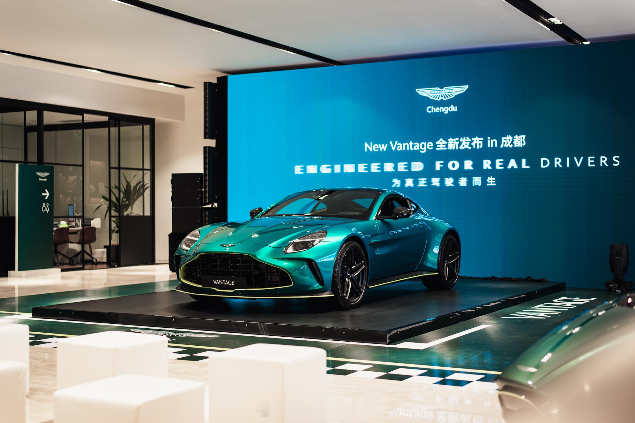 Aston MartinNew Vantage & Formula 1 AMR2