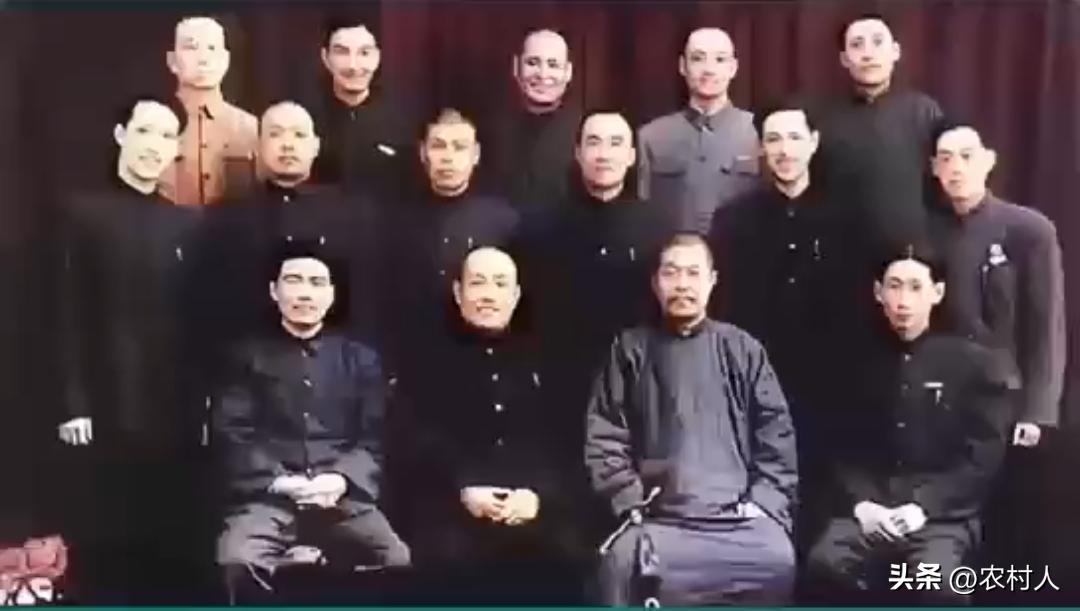 1953年，侯宝林赴天津演出时相声界顶级名家大合影。前排四位都是寿子辈，辈分高。