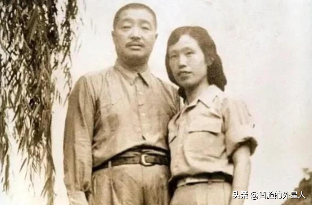 1969年，病重的贺龙，大便一直解不出来，痛苦不堪。这时，薛明就将肥皂水含在嘴里