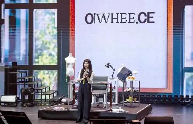 辉人化身「丁代表」开唱在舞台累瘫！。辉人化身「丁代表」开唱在舞台累瘫！12月前进