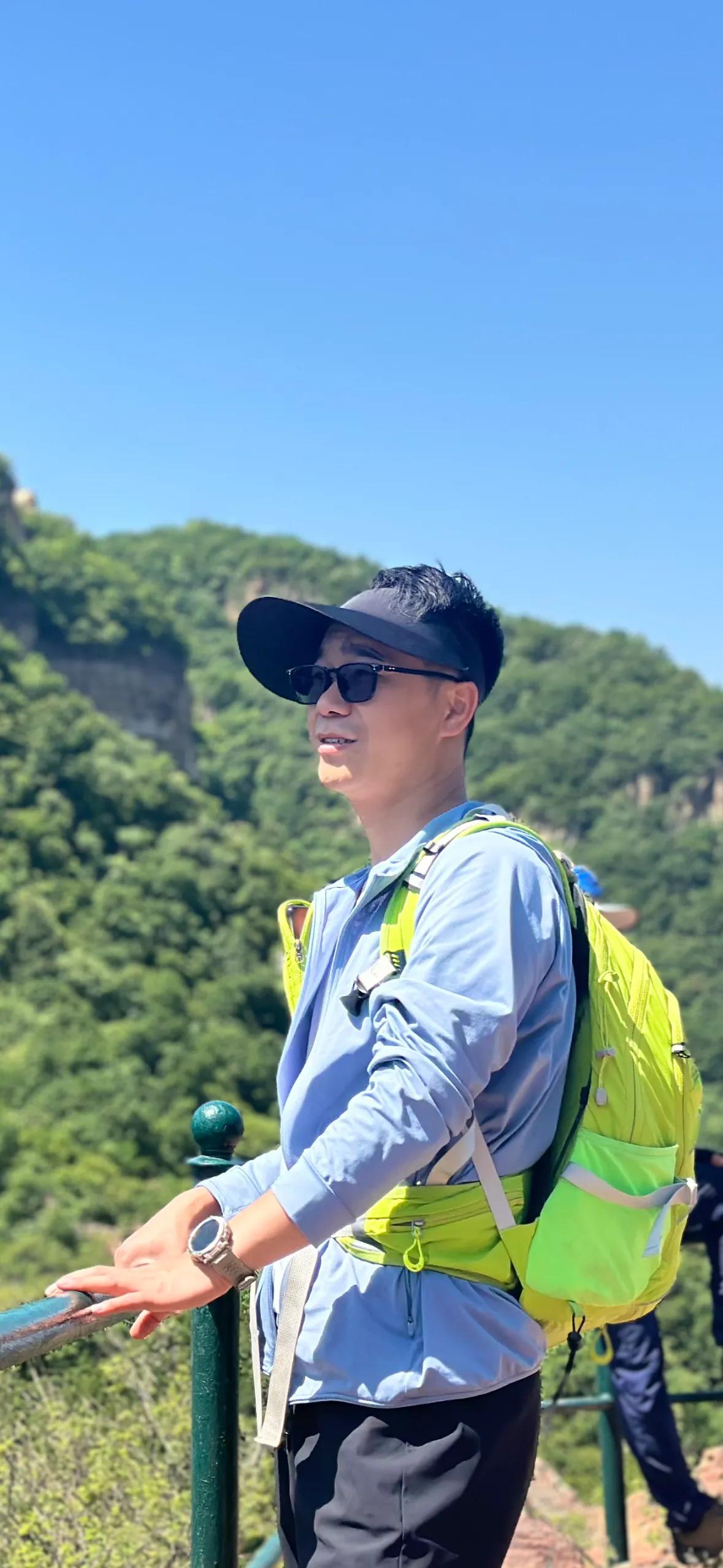 关于旅行的这句话深深的打动了我，人不会同时有钱、有时间、还有心情，差不多就出发吧