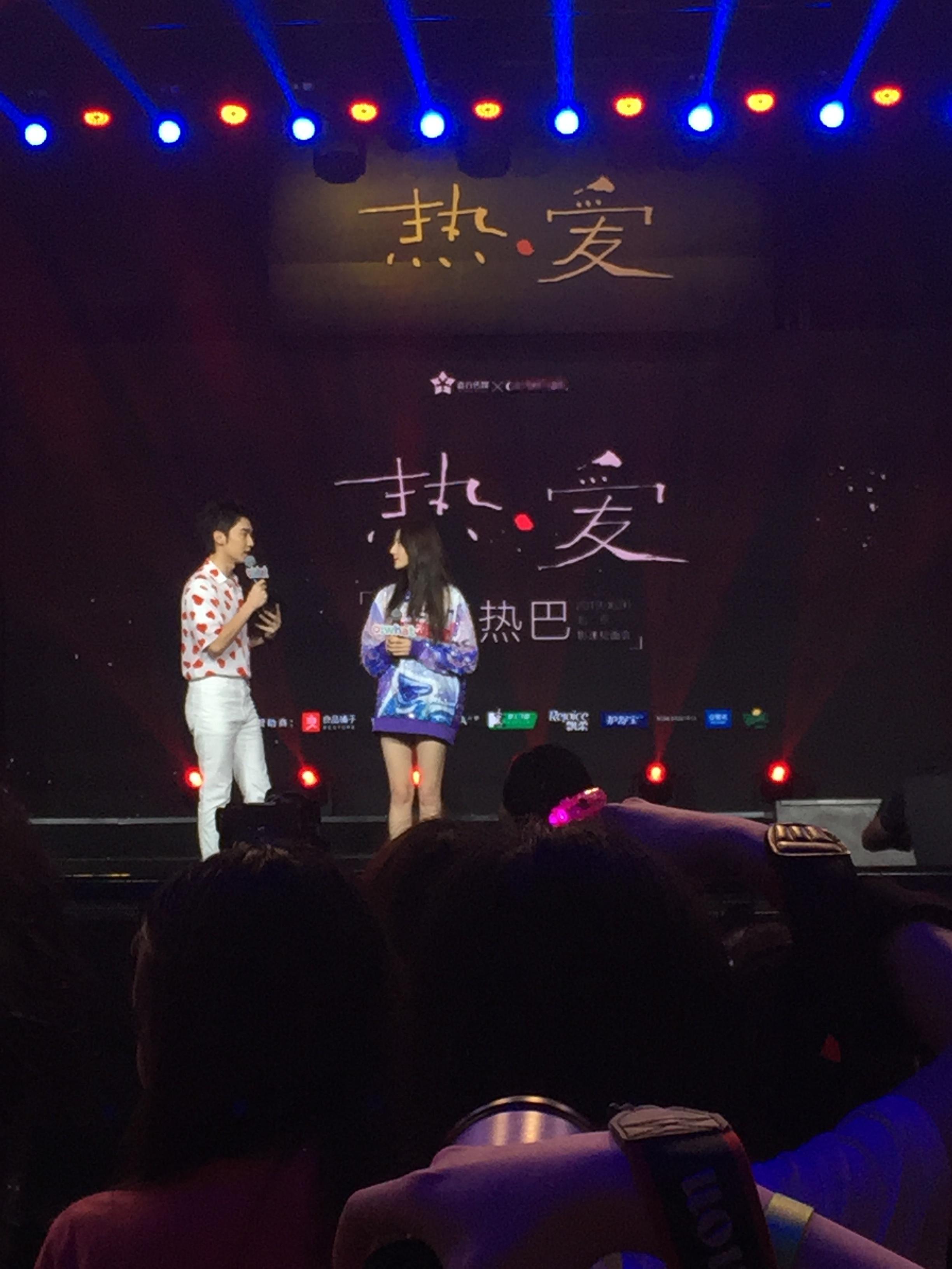 迪丽热巴[超话]  临阵磨枪，不快也光！带上我珍藏的宝贝给大家拜年了！ ​​​