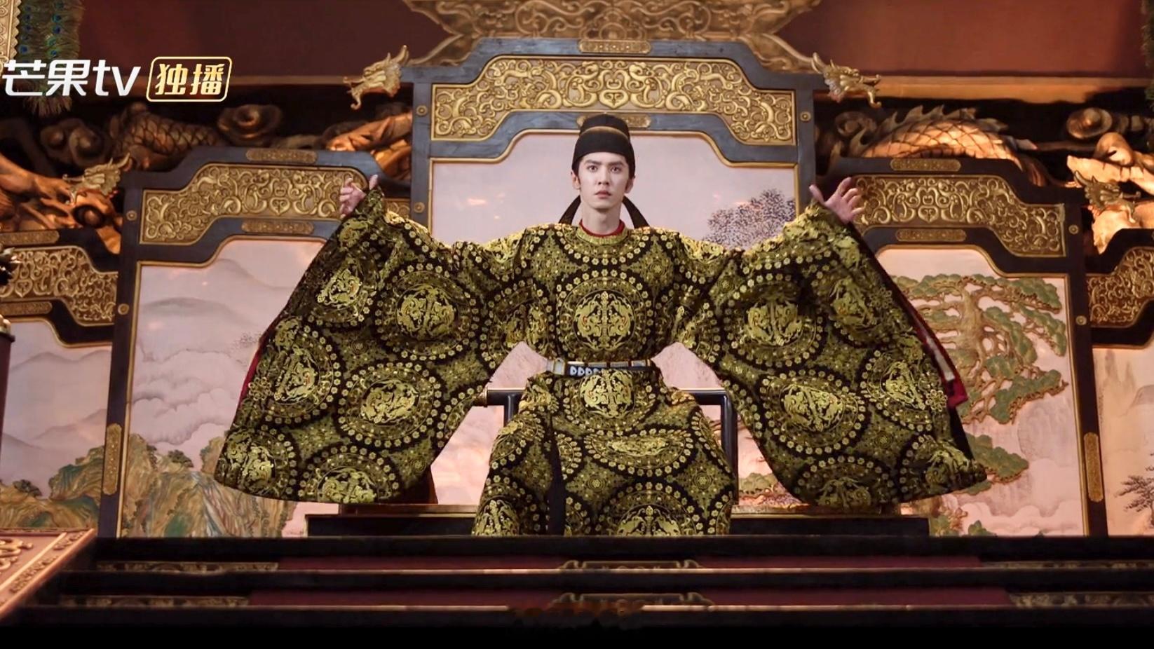 感觉密恐的看不了陈哲远这个衣服： 