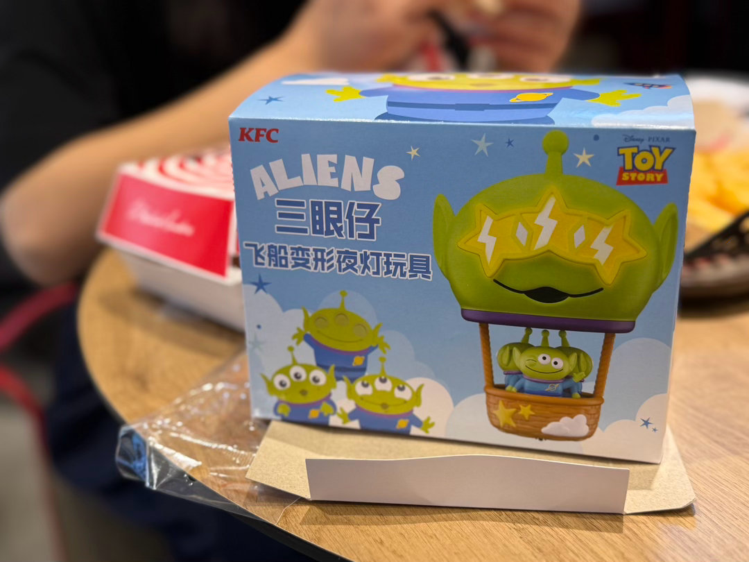 得到了最喜欢的两款Kfc是会出玩具的 