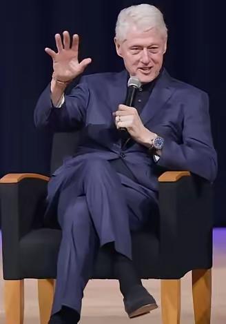 美国前总统克林顿表示，如果中国成为新的世界领导者，希望到时候中国能对美国手下留情