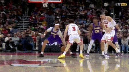 海斯！实战胯下扣篮？

最近湖人的比赛，算是给海斯打开心了，主要原因是和他对比的