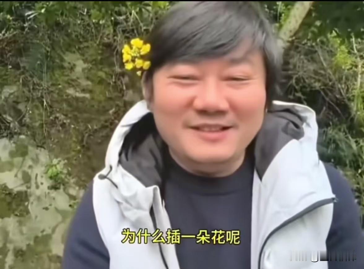 两年前张雪离开了凯越，当时心里应该是五味杂陈的，他回到湖南麻阳老家，在院子后面拍