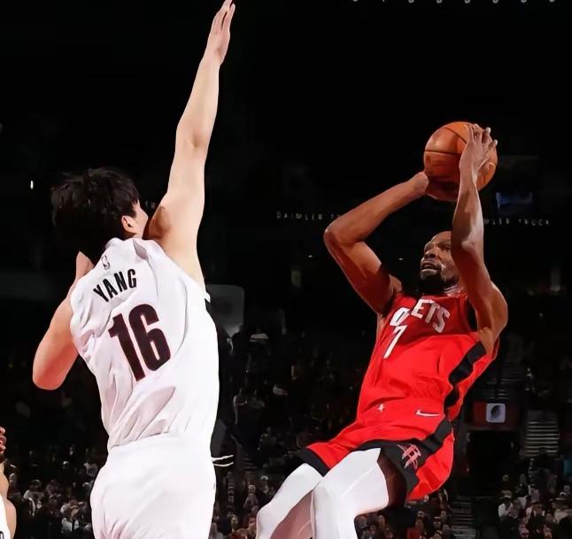 开拓者能够排名西部第9保留季后赛希望，杨瀚森绝对功不可没。虽然表现机会不多，但只