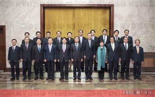 先给结论：短期（1–2年）难有实质性改善，大概率“政冷、经稳、民间弱回暖”；中期