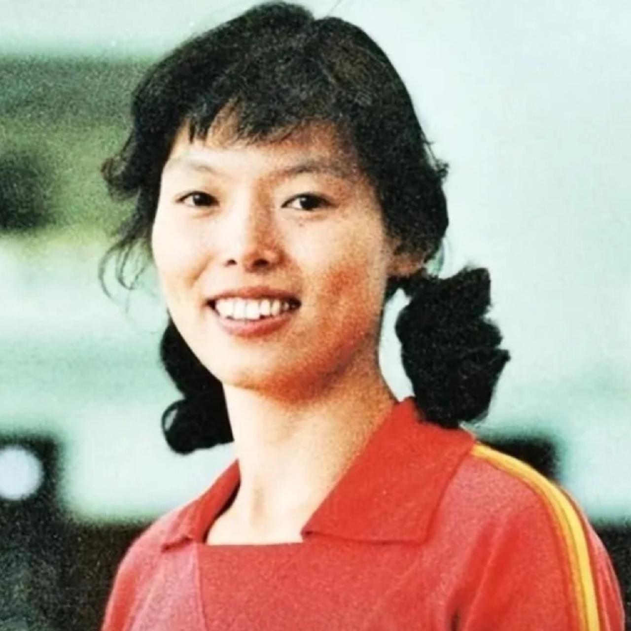 郎平说，知道陈招娣病重后，她心情非常沉重。可是陈招娣本人依旧乐观向上。

陈招娣