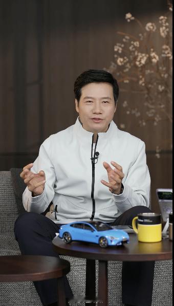 雷军再次回应丢轮保车 1月7日，雷军在直播中再次回应丢轮保车：这项技术本就是豪华