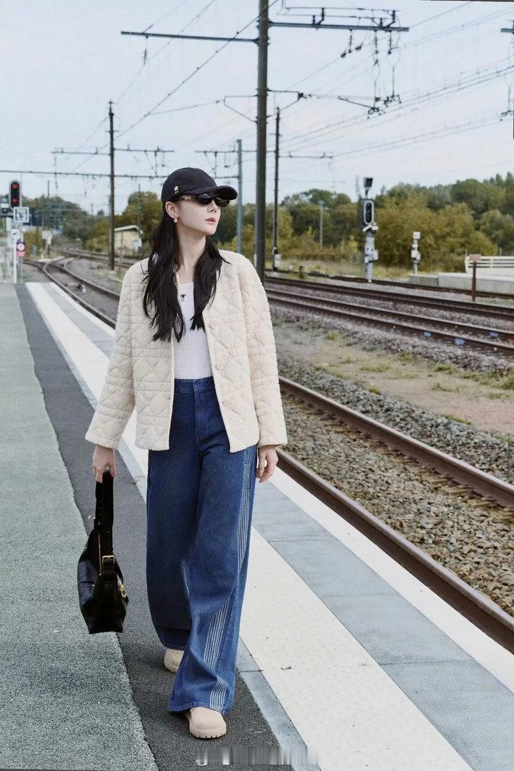 热巴的衣品不敢恭维 