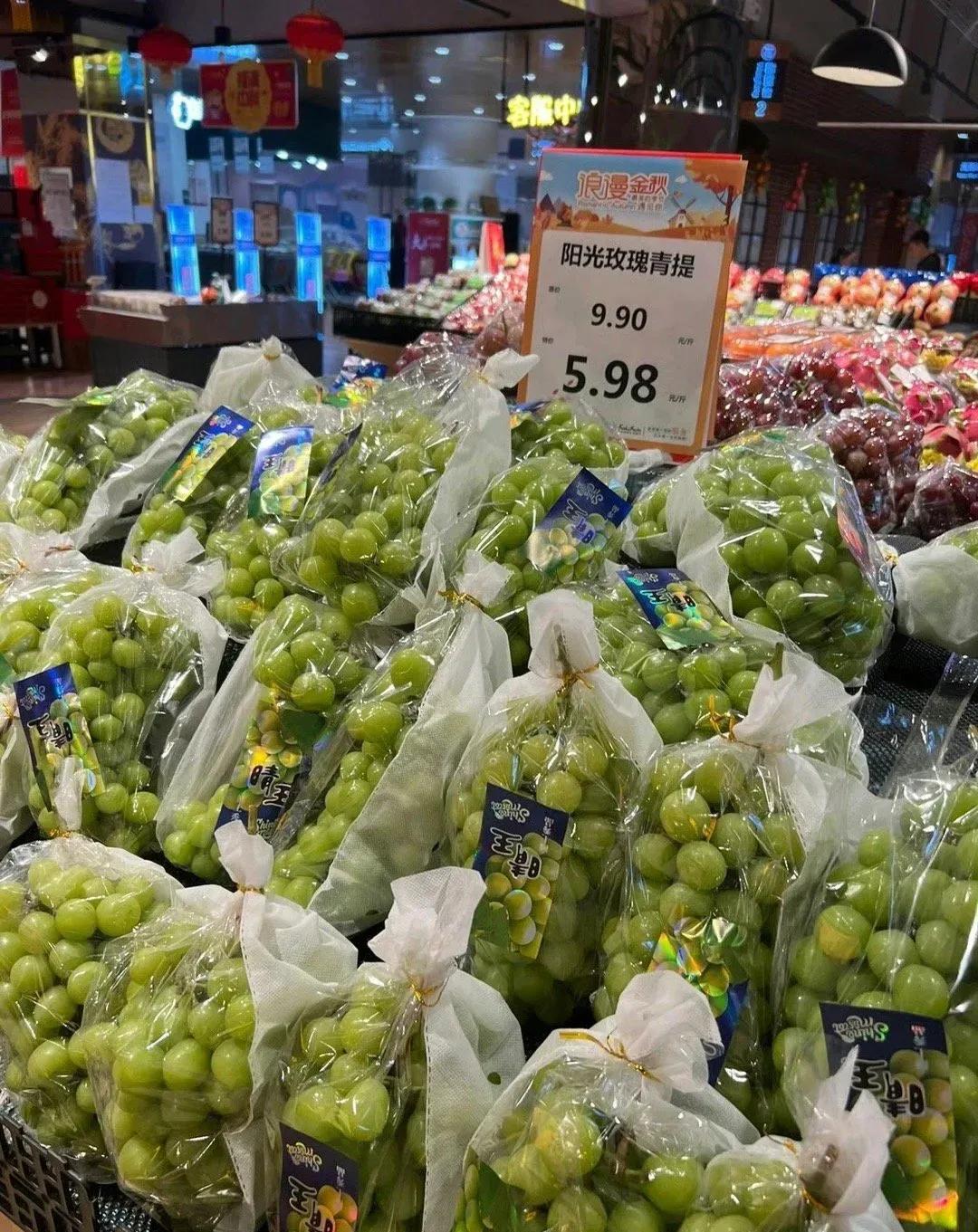 “晴王”不是王，“阳光玫瑰”不阳光了？！
连水果都像大A股一样倾泻了吗？
前几年