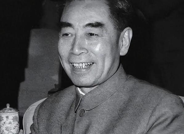 蒋至死不承认输给毛，却在日记里写下：周恩来若为我所用大事成矣。1924年，周恩来