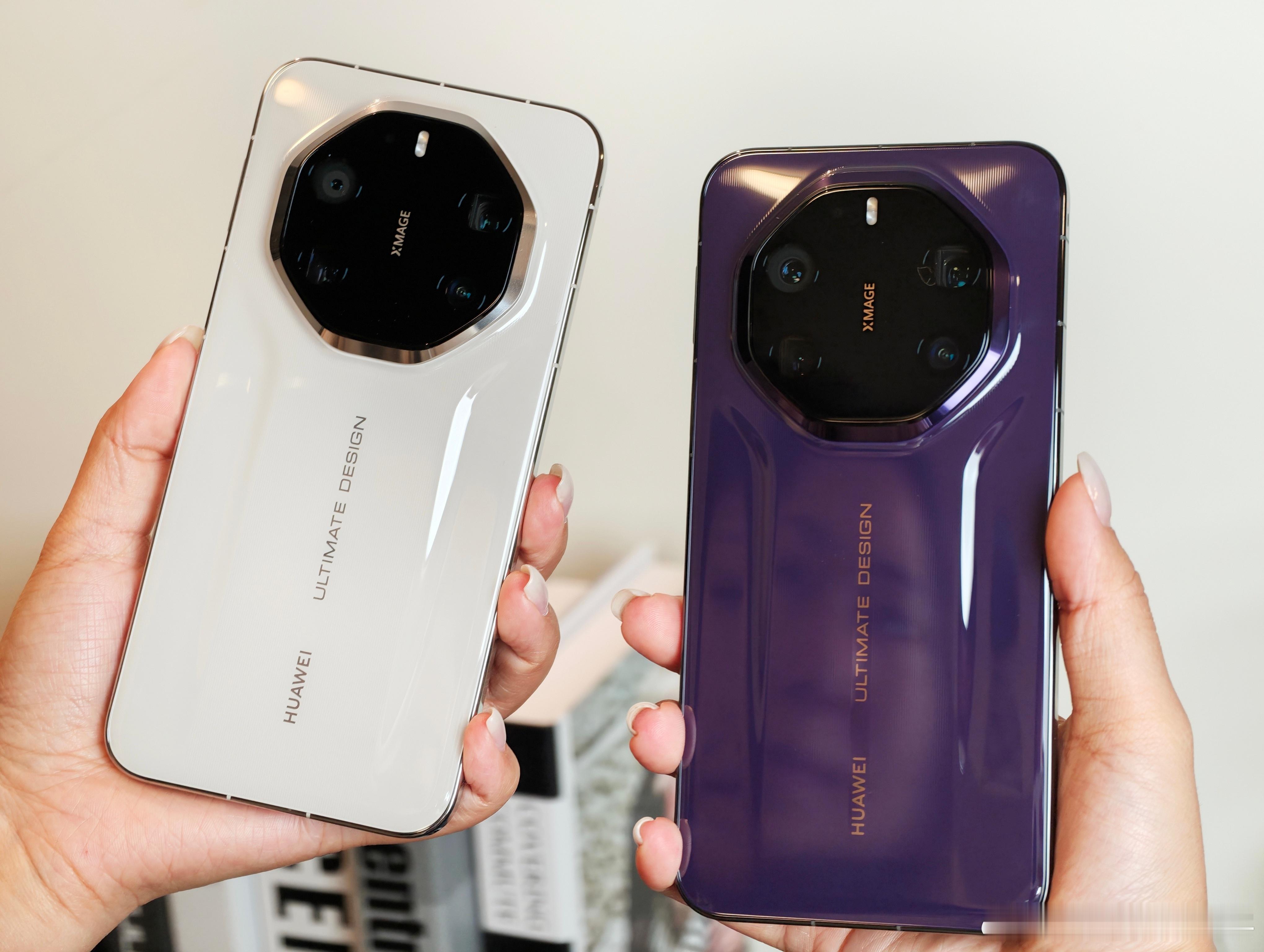 华为 Mate80 RS紫色和白色，你们觉得哪个更好看～