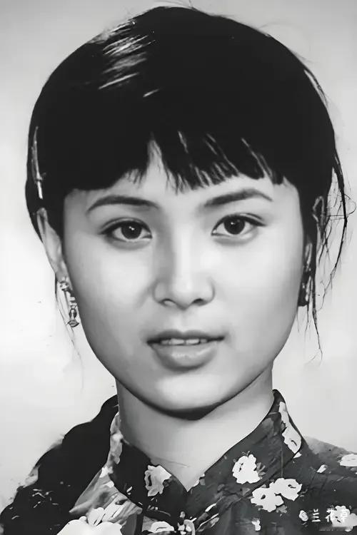 青年时代的普超英。
你说她美不美？我觉得，她是绝佳美人。