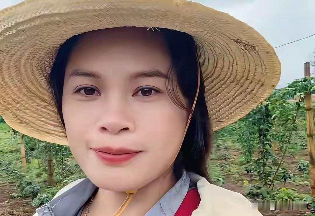 湖南小伙阿彪，老挝姑娘小依，一开始谁也没想到，他们会火遍quan网，短视频里，他