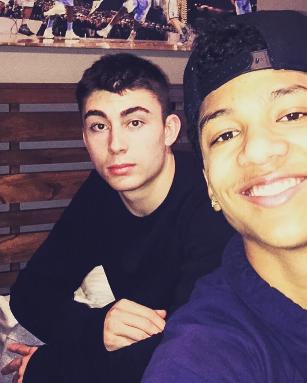 NBA最近掀起了一股“怀旧风”，球队、球员们纷纷晒出照片回顾2016年时候的自己